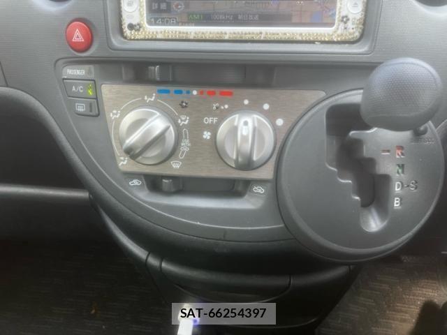 Toyota SIENTA 2011-11 8355600-14