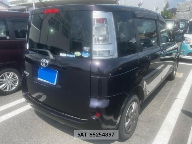 Toyota SIENTA 2011-11 8355600-1