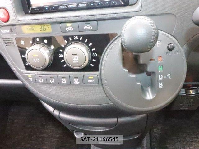 Toyota SIENTA 2012-06 8368697-16