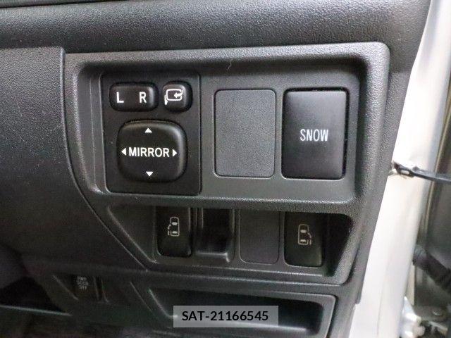 Toyota SIENTA 2012-06 8368697-18
