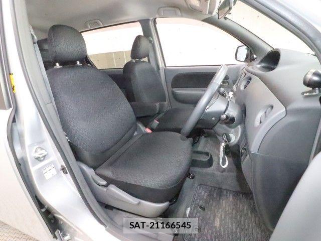 Toyota SIENTA 2012-06 8368697-3