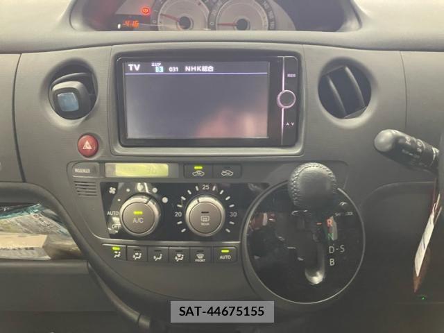 Toyota SIENTA 2013-09 8368698-11