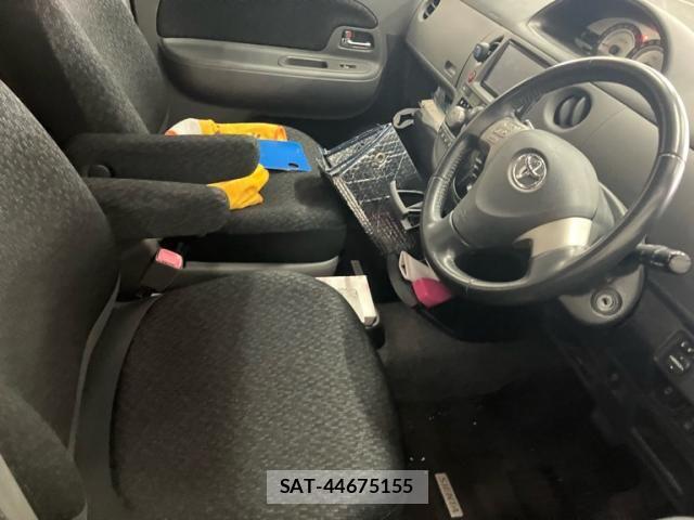 Toyota SIENTA 2013-09 8368698-5