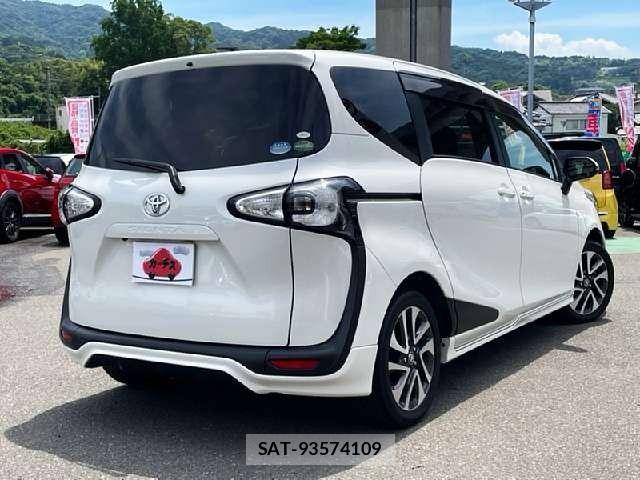 Toyota SIENTA 2015-10 8368689-2