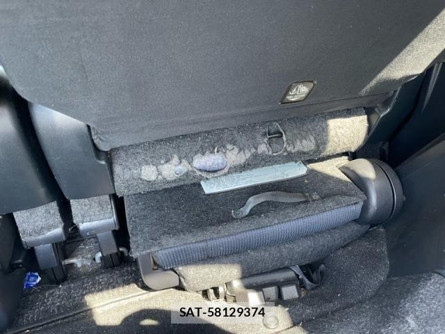 Toyota SIENTA 2015-09 8368696-21