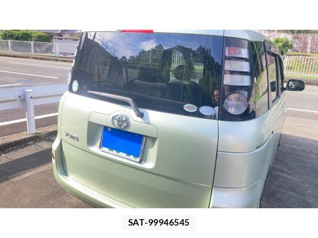 Toyota SIENTA 2009-10 8368702-1