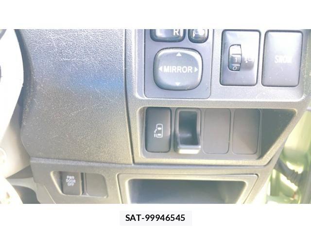 Toyota SIENTA 2009-10 8368702-19