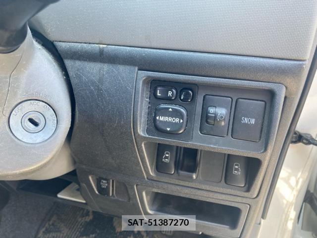 Toyota SIENTA 2009-10 8368700-12