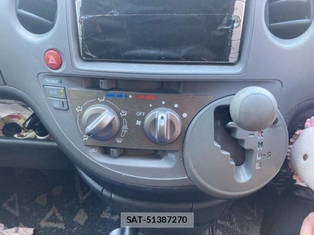 Toyota SIENTA 2009-10 8368700-16