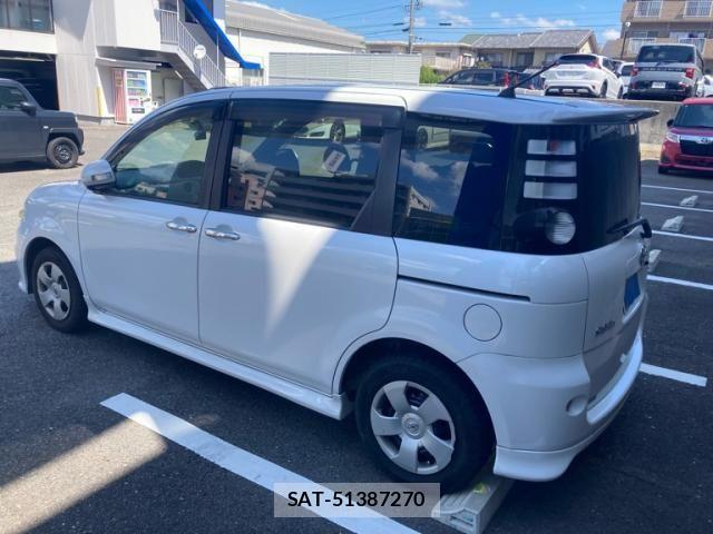 Toyota SIENTA 2009-10 8368700-2