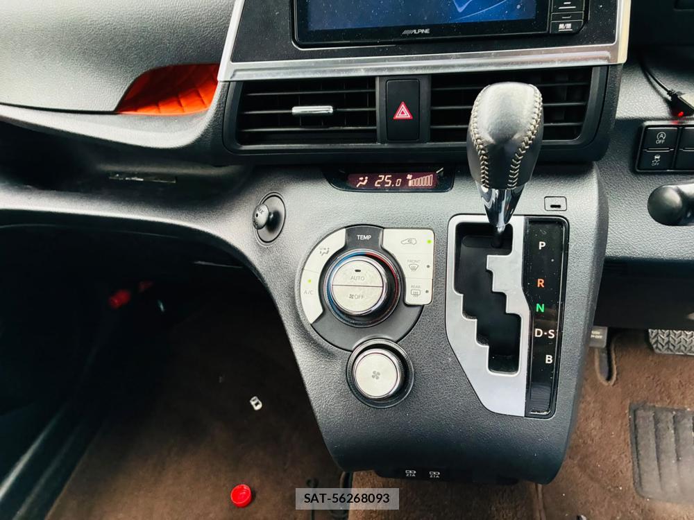 Toyota SIENTA 2019-07 8252485-18