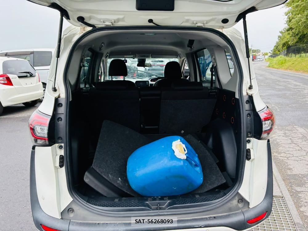 Toyota SIENTA 2019-07 8252485-24