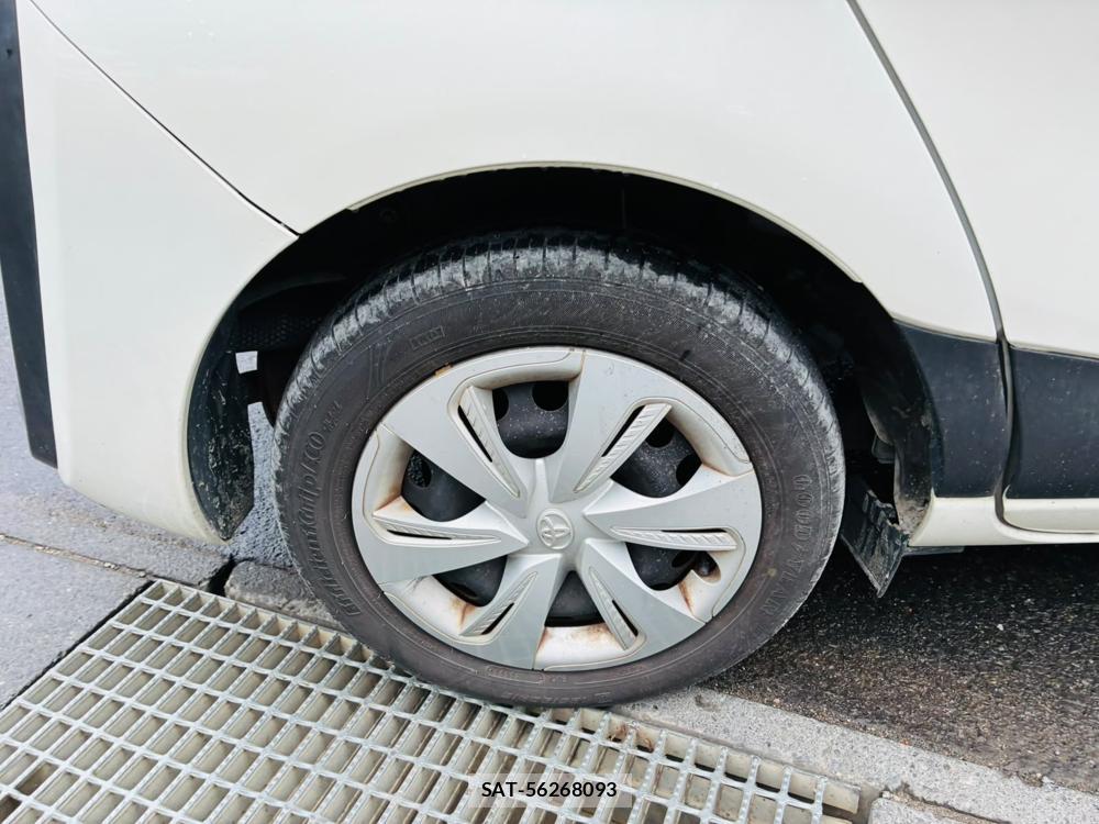 Toyota SIENTA 2019-07 8252485-26