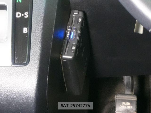 Toyota SIENTA 2016-09 8368691-13