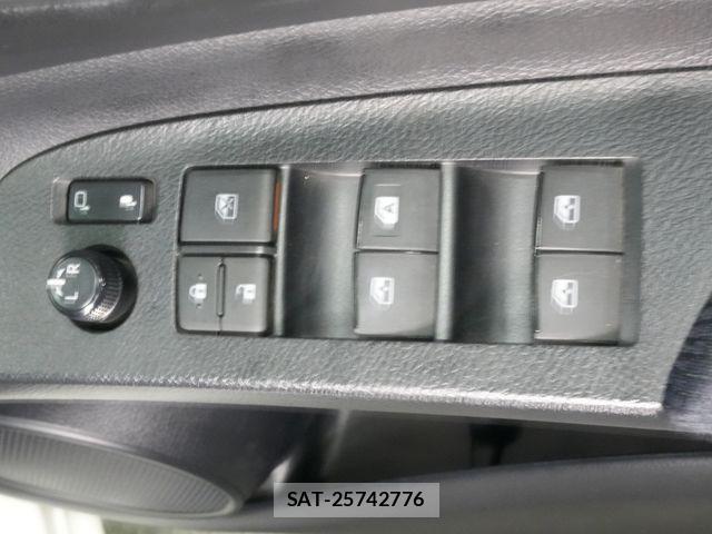 Toyota SIENTA 2016-09 8368691-17