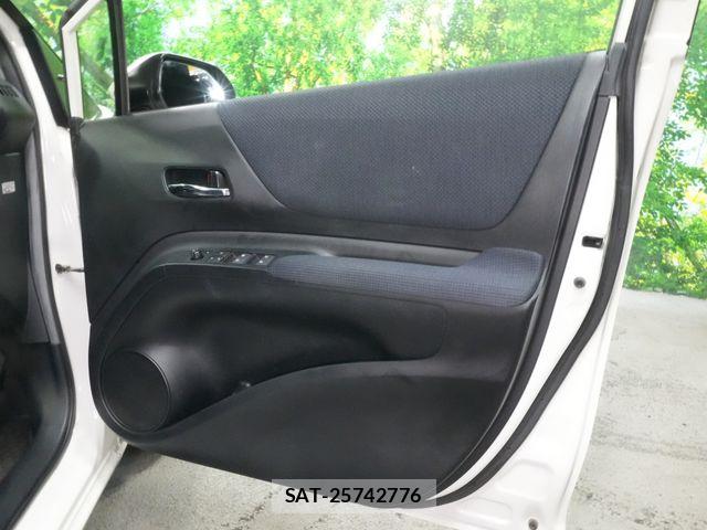 Toyota SIENTA 2016-09 8368691-20