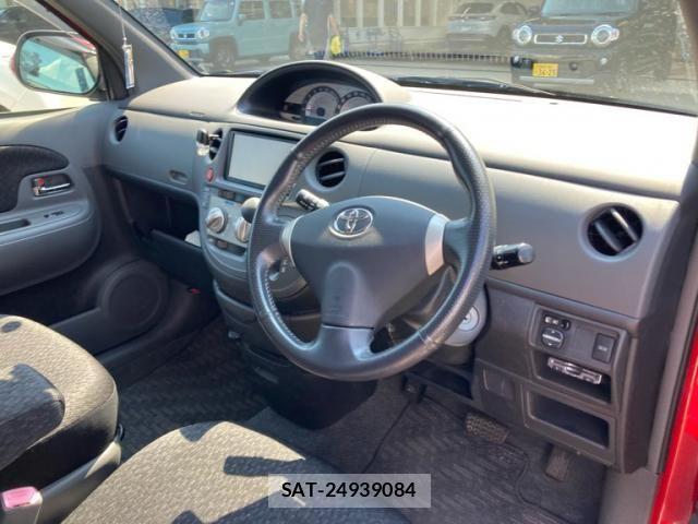 Toyota SIENTA 2011-10 8368699-11