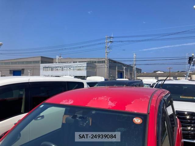 Toyota SIENTA 2011-10 8368699-6