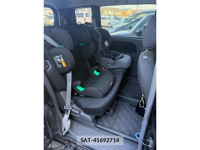 Toyota SIENTA 2015-02 8372182-12