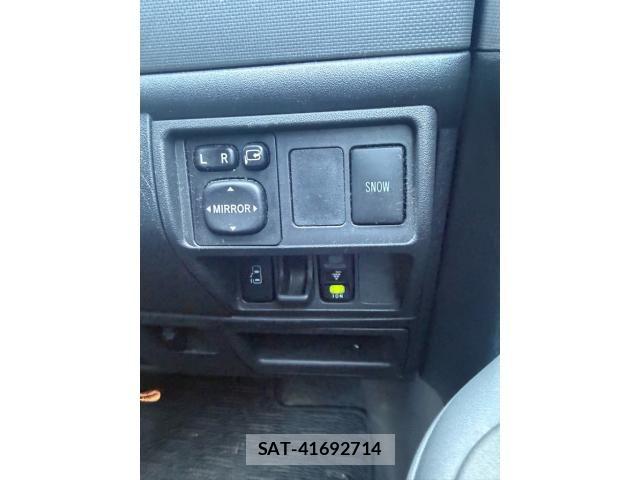 Toyota SIENTA 2015-02 8372182-17