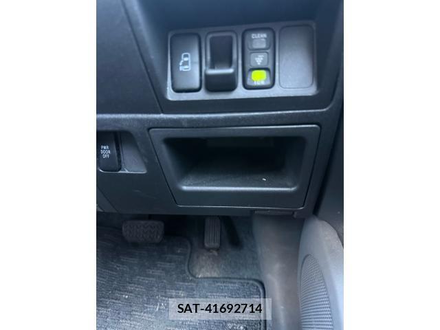Toyota SIENTA 2015-02 8372182-18