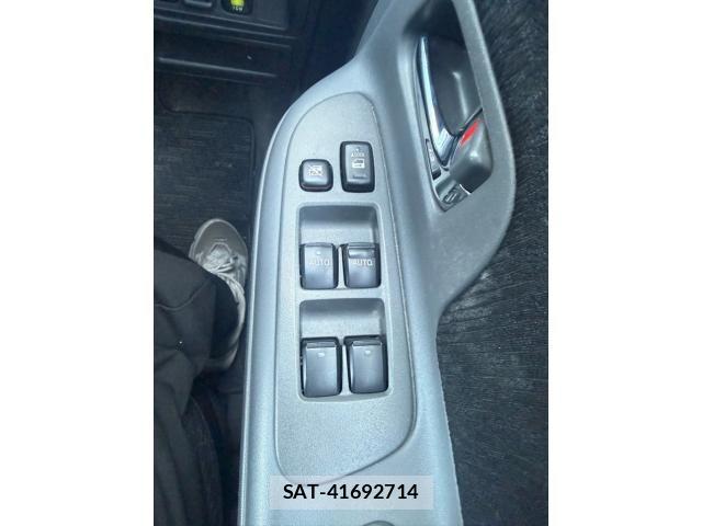 Toyota SIENTA 2015-02 8372182-19
