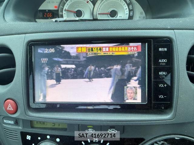 Toyota SIENTA 2015-02 8372182-21