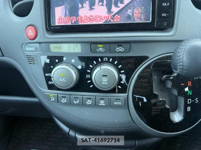 Toyota SIENTA 2015-02 8372182-22
