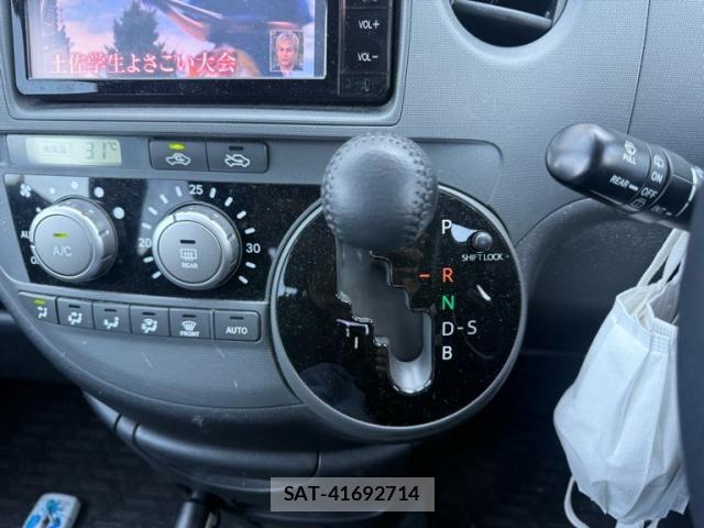 Toyota SIENTA 2015-02 8372182-23