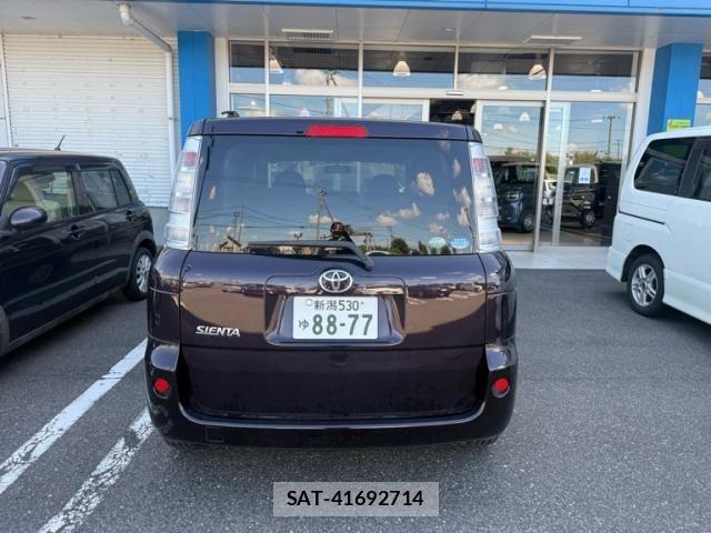 Toyota SIENTA 2015-02 8372182-3