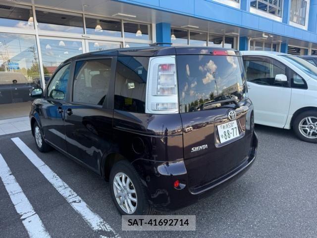 Toyota SIENTA 2015-02 8372182-4