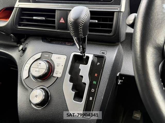 Toyota SIENTA 2019-03 8372180-24