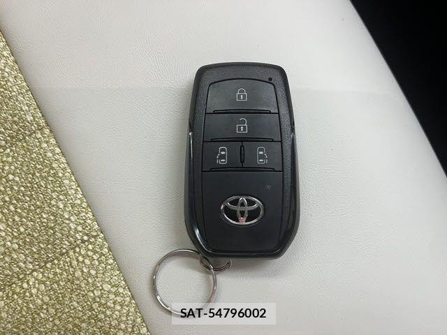 Toyota SIENTA 2023-12 8414952-25
