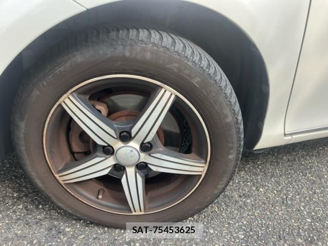 Toyota SIENTA 2018-06 8414960-5