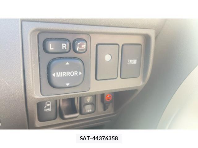 Toyota SIENTA 2015-03 8414963-18