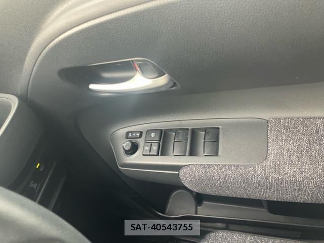 Toyota SIENTA 2023-10 8438505-24