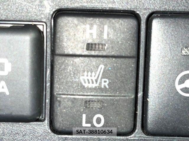 Toyota SIENTA 2019-10 8438885-6