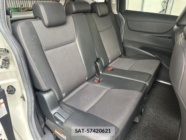 Toyota SIENTA 2018-05 8438884-11