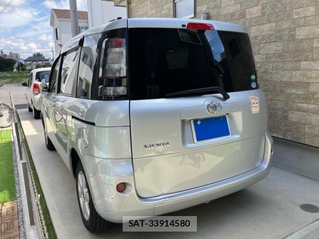 Toyota SIENTA 2014-08 8458419-5