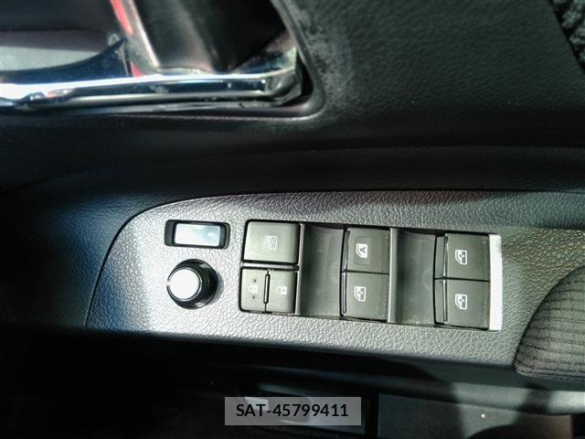 Toyota SIENTA 2018-02 8458408-26