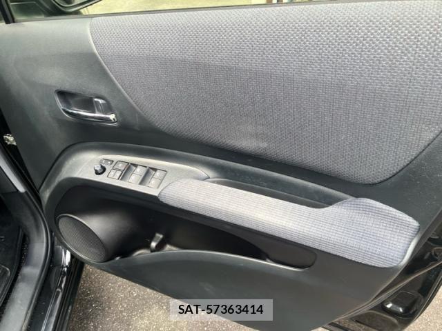 Toyota SIENTA 2018-03 8527358-27