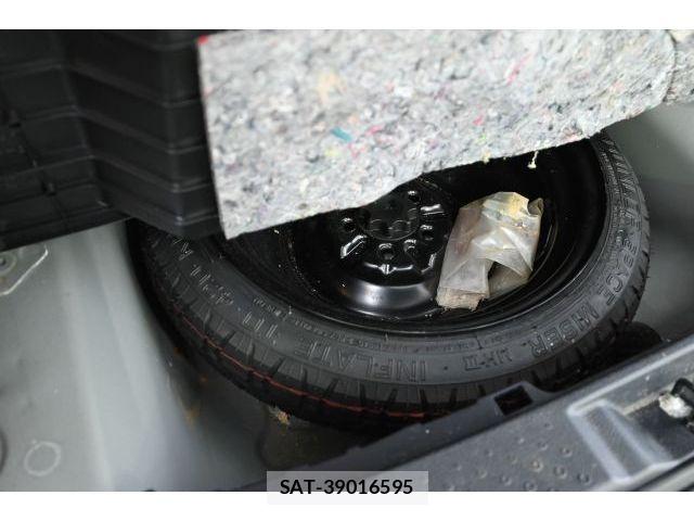 Toyota SIENTA 2018-03 8527351-15