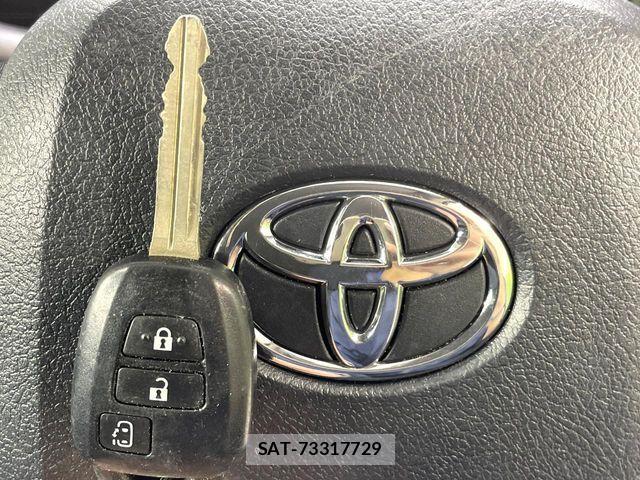 Toyota SIENTA 2015-07 8527352-5