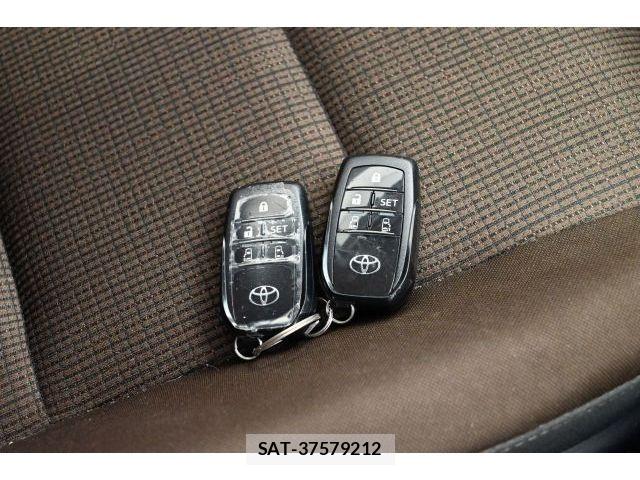 Toyota SIENTA 2021-06 8527337-24