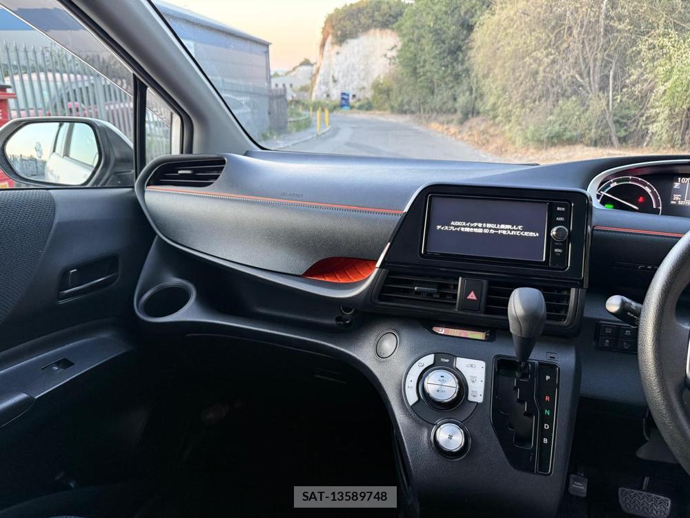 Toyota SIENTA 2016-11 1297071-18