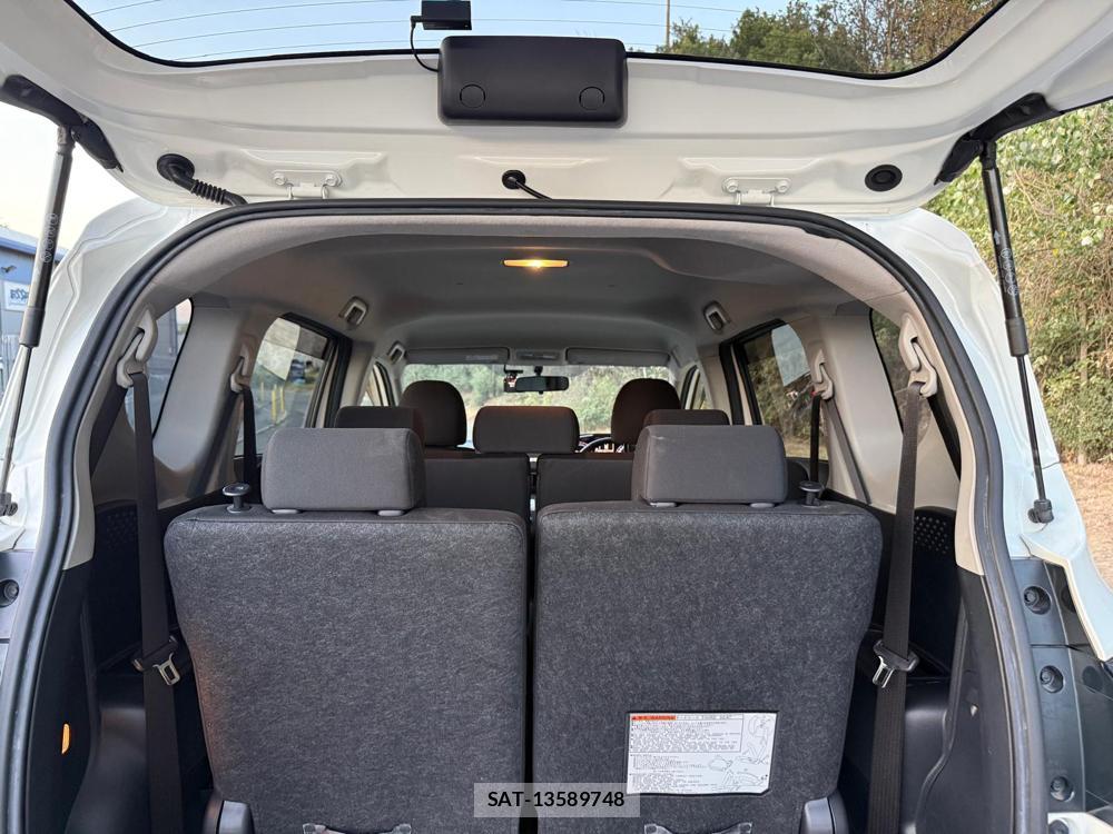 Toyota SIENTA 2016-11 1297071-29