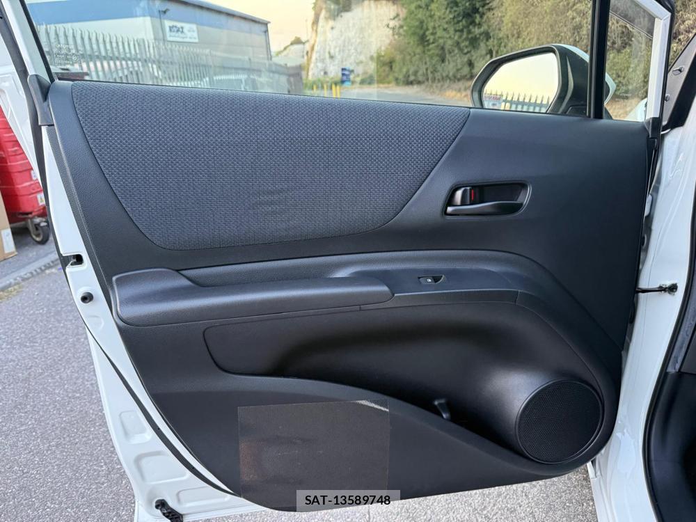 Toyota SIENTA 2016-11 1297071-32