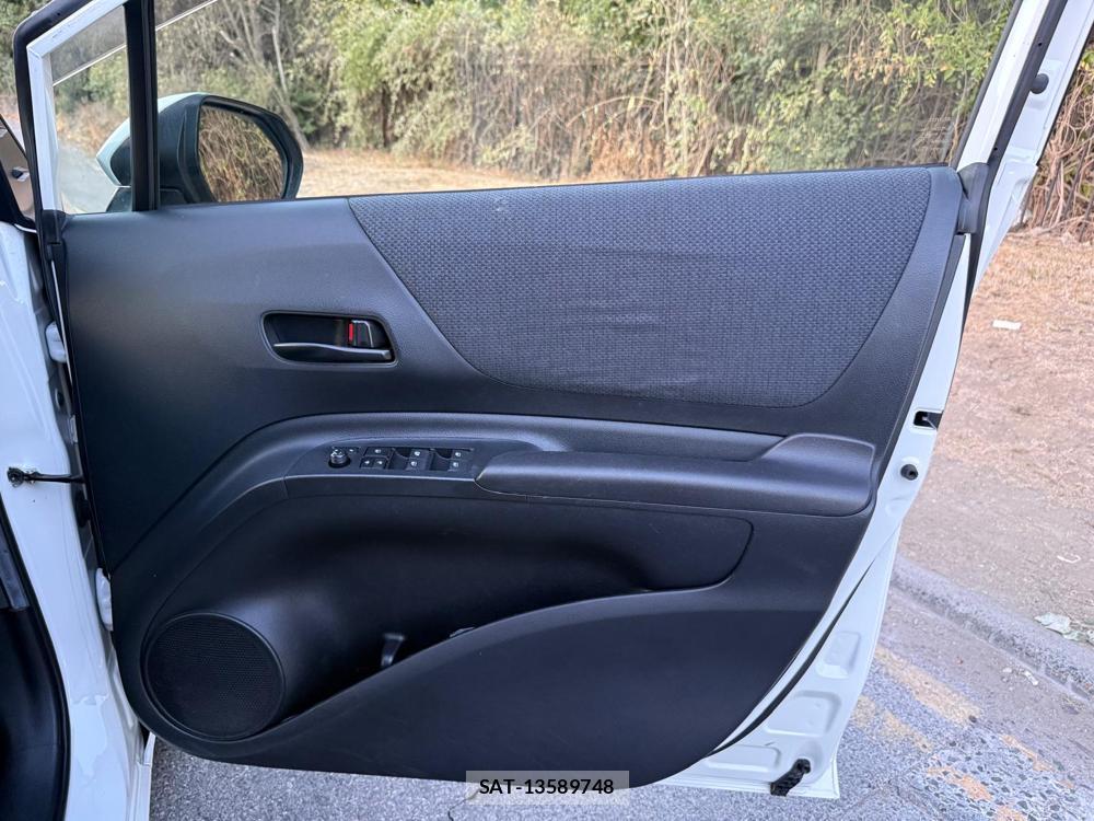 Toyota SIENTA 2016-11 1297071-33