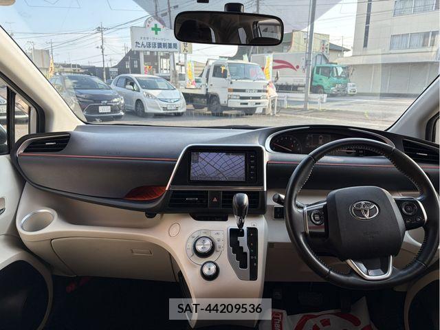 Toyota SIENTA 2015-09 8563542-1