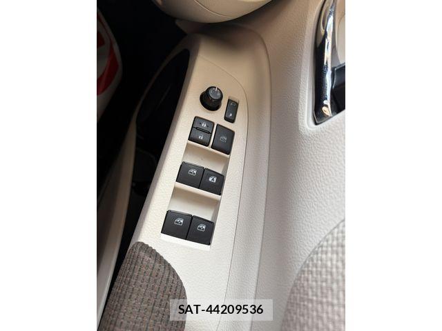 Toyota SIENTA 2015-09 8563542-23